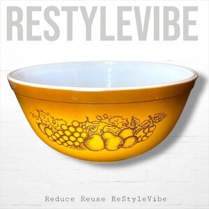 PYREX VINTAGE Size 2.5 Qt Bowl Mixing Serving Milk Glass Old Orchard Pattern